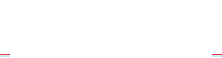 Logo Lux Habitat en blanc : pictogramme de toit et mention Artisan, Charpente, Couverture